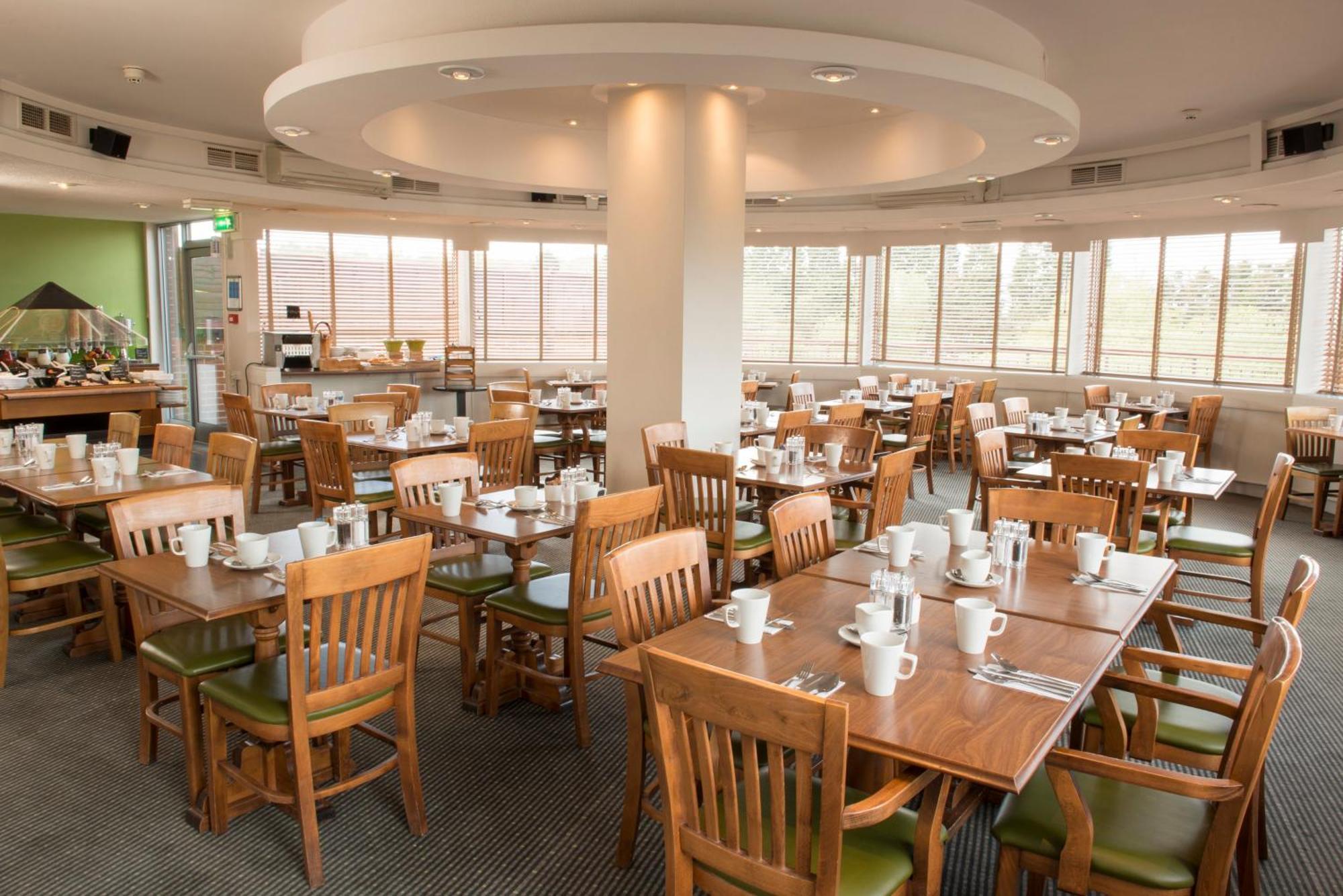 Holiday Inn Basildon By Ihg Ngoại thất bức ảnh