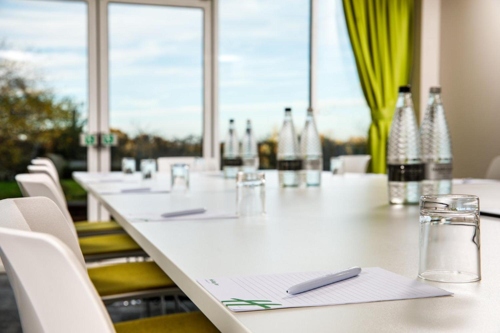 Holiday Inn Basildon By Ihg Ngoại thất bức ảnh