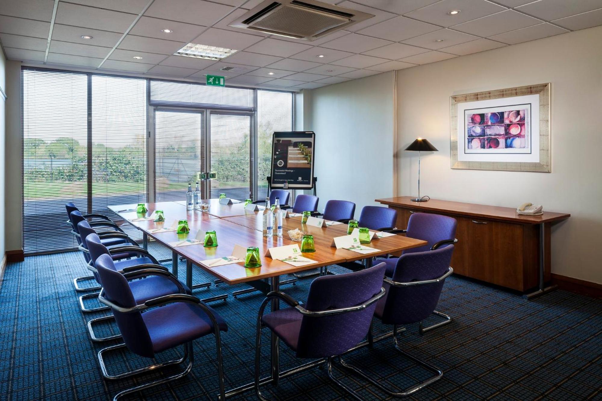Holiday Inn Basildon By Ihg Ngoại thất bức ảnh