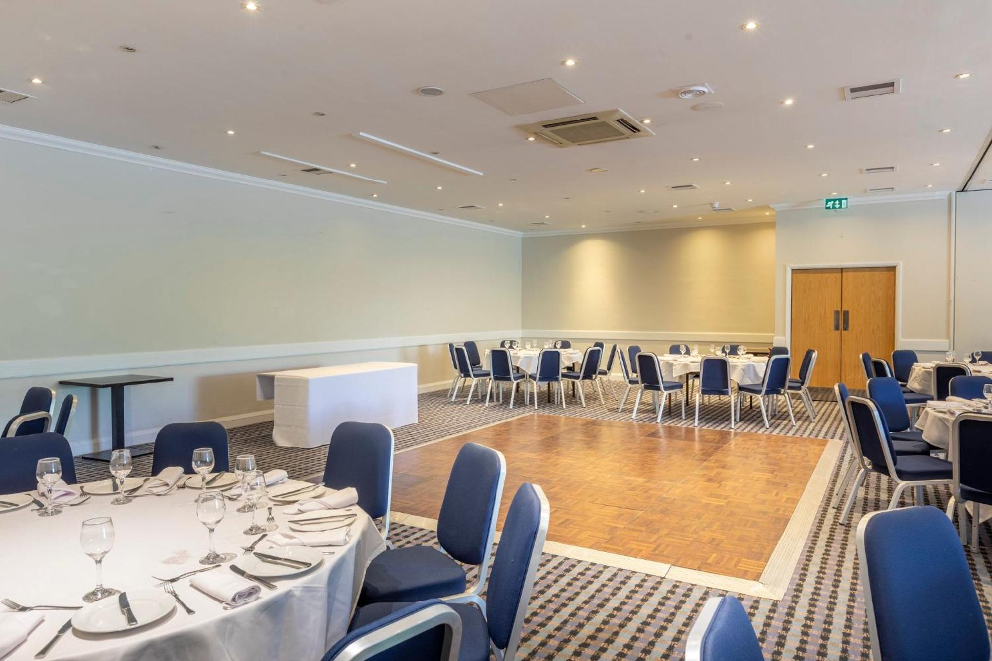 Holiday Inn Basildon By Ihg Ngoại thất bức ảnh
