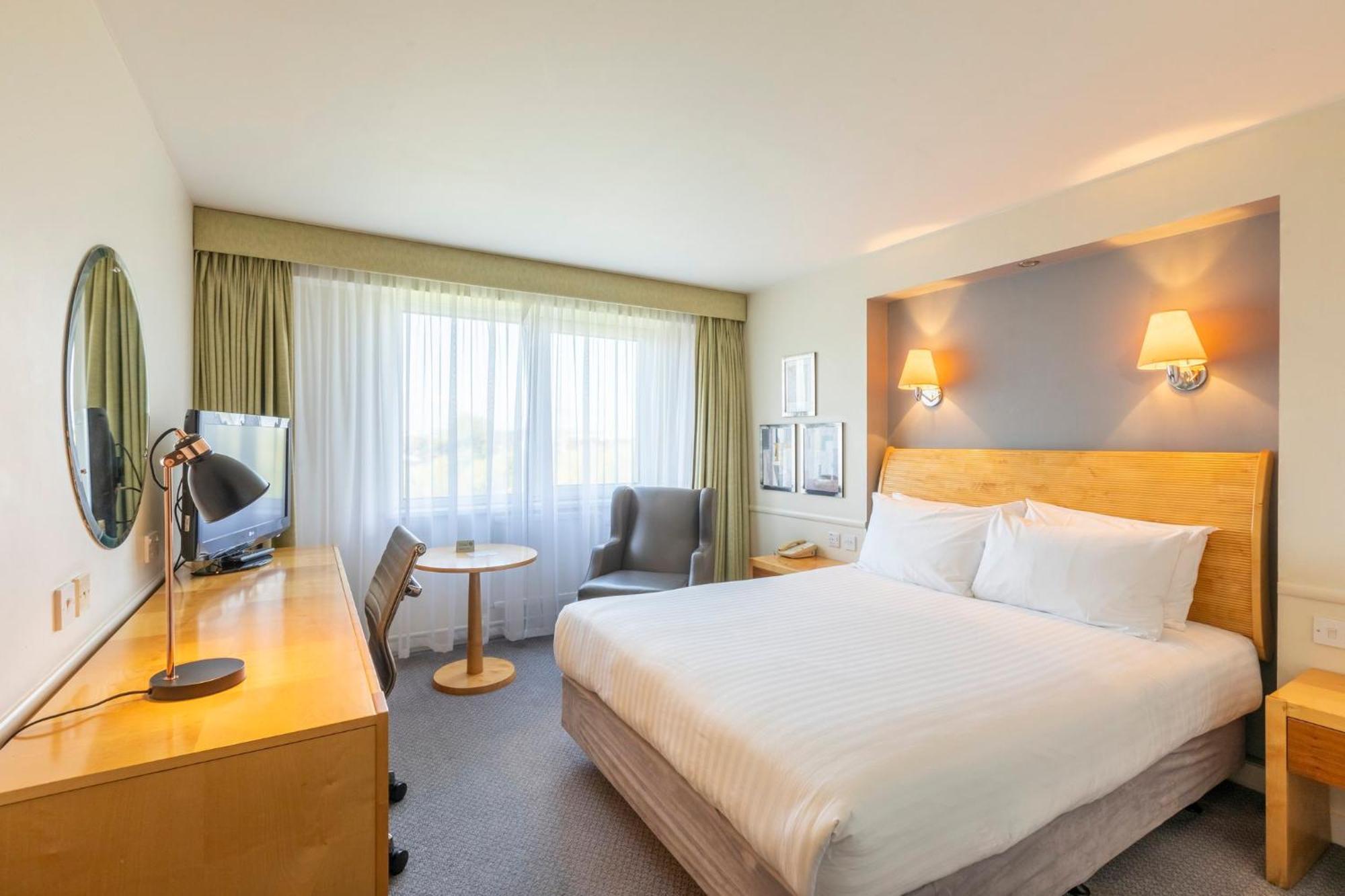 Holiday Inn Basildon By Ihg Ngoại thất bức ảnh