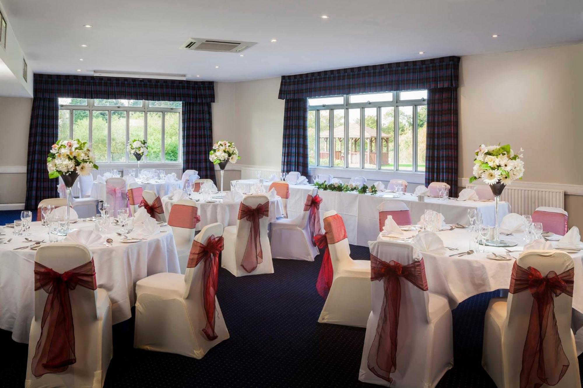Holiday Inn Basildon By Ihg Ngoại thất bức ảnh